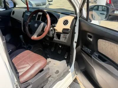 2017 Maruti Suzuki Wagon R Stingray VXi Plus in white — photo 8 of 10