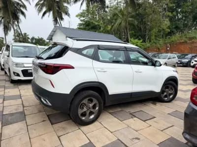 2021 Kia Seltos HTK Plus in white — photo 2 of 10