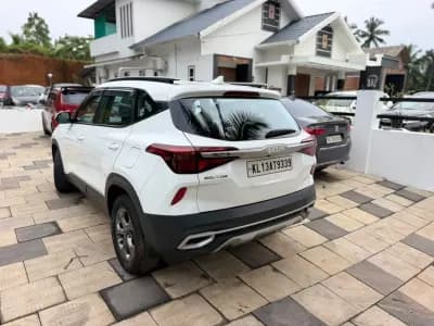 2021 Kia Seltos HTK Plus in white — photo 3 of 10