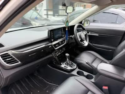 2021 Kia Seltos HTK Plus in white — photo 6 of 10