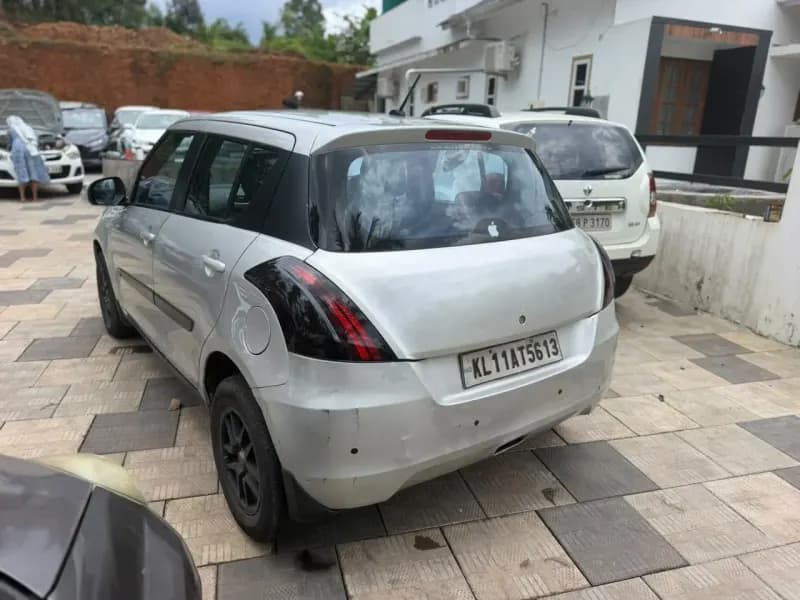 2014 Maruti Suzuki Swift VXi in silver — photo 3 of 9