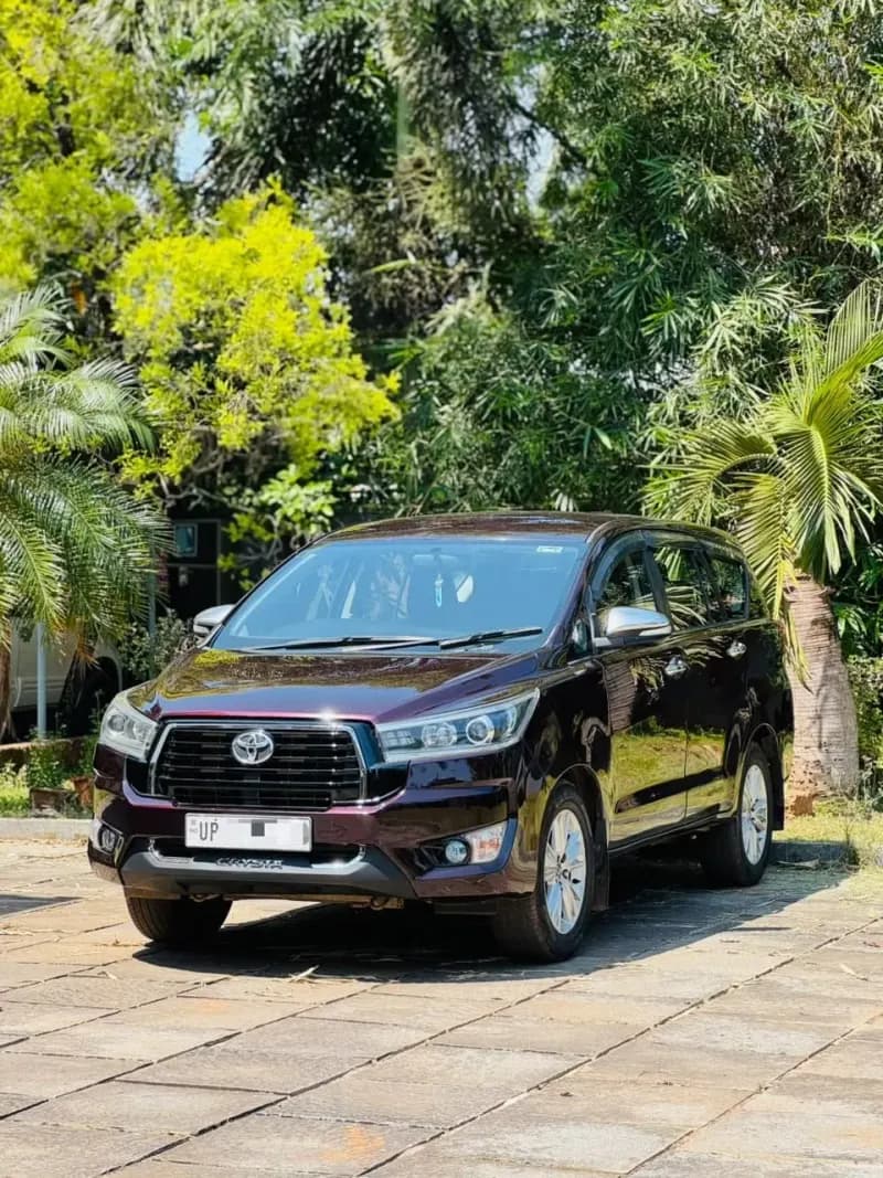 2016 Toyota Innova Crysta 2.8 Z AT in maroon for sale in Iritty, Kannur