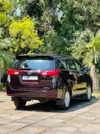 2016 Toyota Innova Crysta 2.8 Z AT in maroon — photo 3 of 6