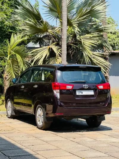 2016 Toyota Innova Crysta 2.8 Z AT in maroon — photo 4 of 6