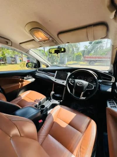 2016 Toyota Innova Crysta 2.8 Z AT in maroon — photo 5 of 6
