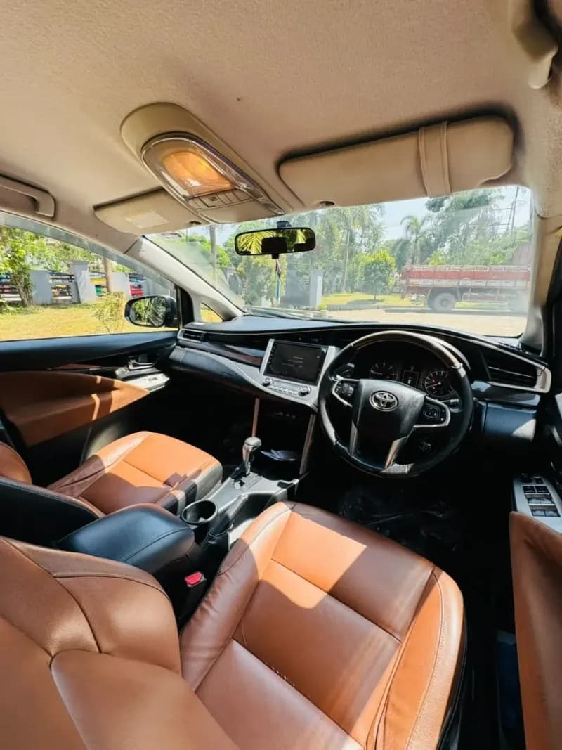 2016 Toyota Innova Crysta 2.8 Z AT in maroon — photo 5 of 6