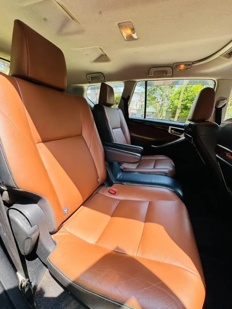 2016 Toyota Innova Crysta 2.8 Z AT in maroon — photo 6 of 6
