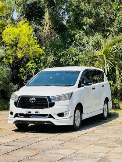 2017 Toyota Innova Crysta 2.4 G in white for sale in Iritty, Kannur
