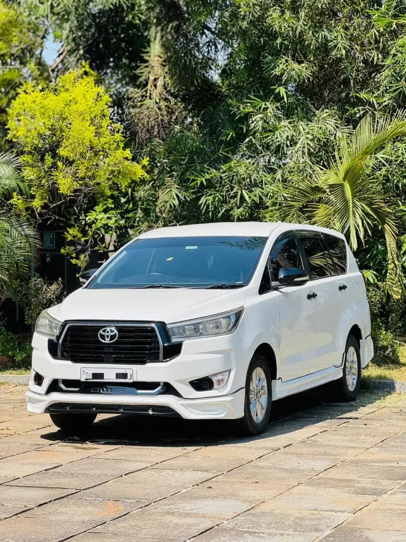 2017 Toyota Innova Crysta 2.4 G in white for sale in Iritty, Kannur