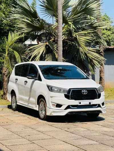 2017 Toyota Innova Crysta 2.4 G in white — photo 2 of 6