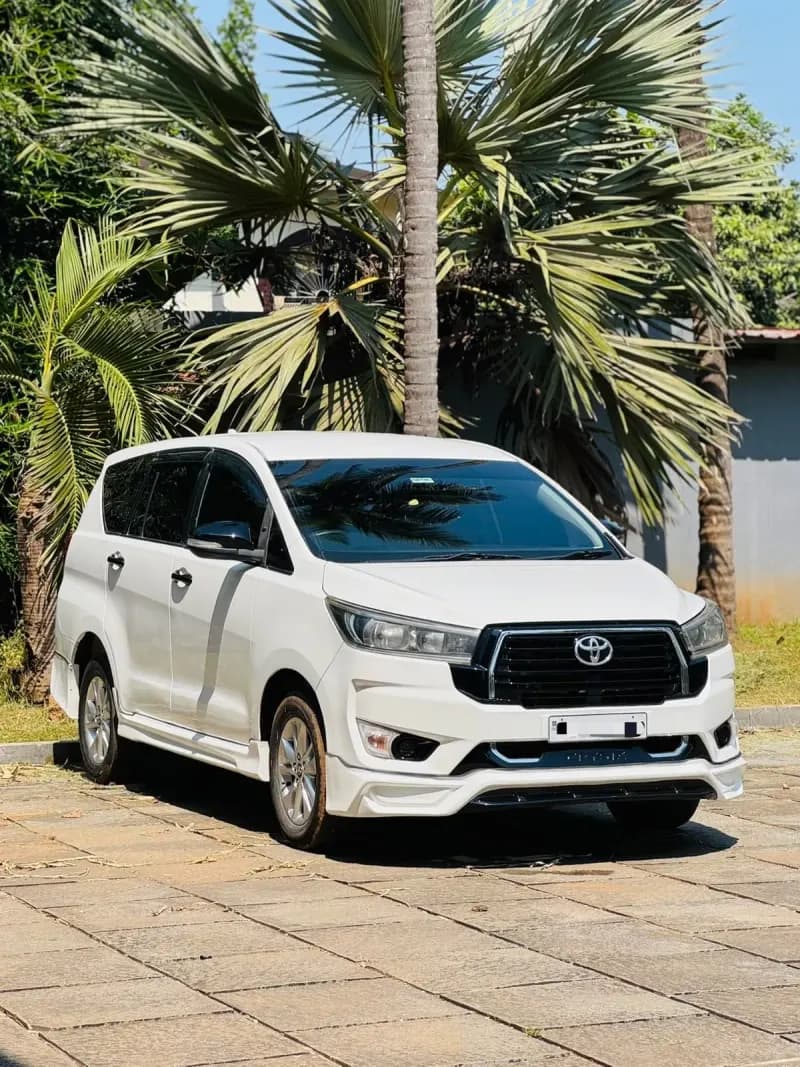 2017 Toyota Innova Crysta 2.4 G in white — photo 2 of 6