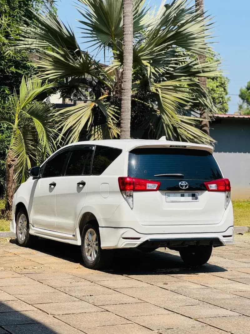 2017 Toyota Innova Crysta 2.4 G in white — photo 3 of 6