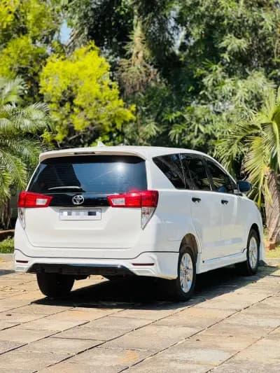 2017 Toyota Innova Crysta 2.4 G in white — photo 4 of 6