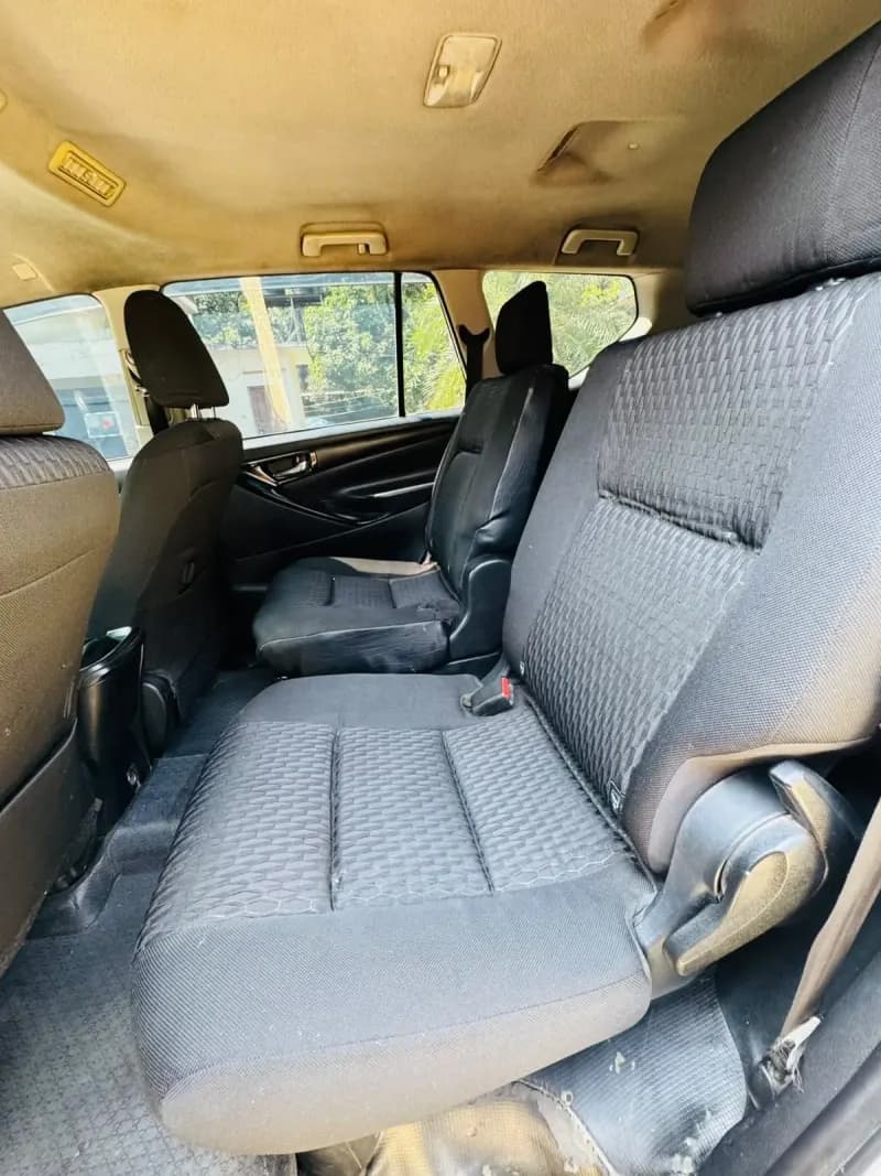 2017 Toyota Innova Crysta 2.4 G in white — photo 6 of 6