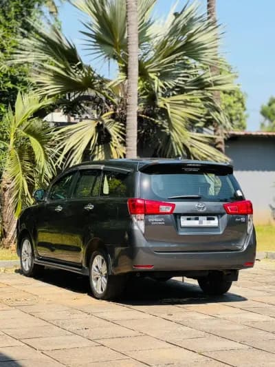 2020 Toyota Innova Crysta 2.4 Z in grey — photo 3 of 6