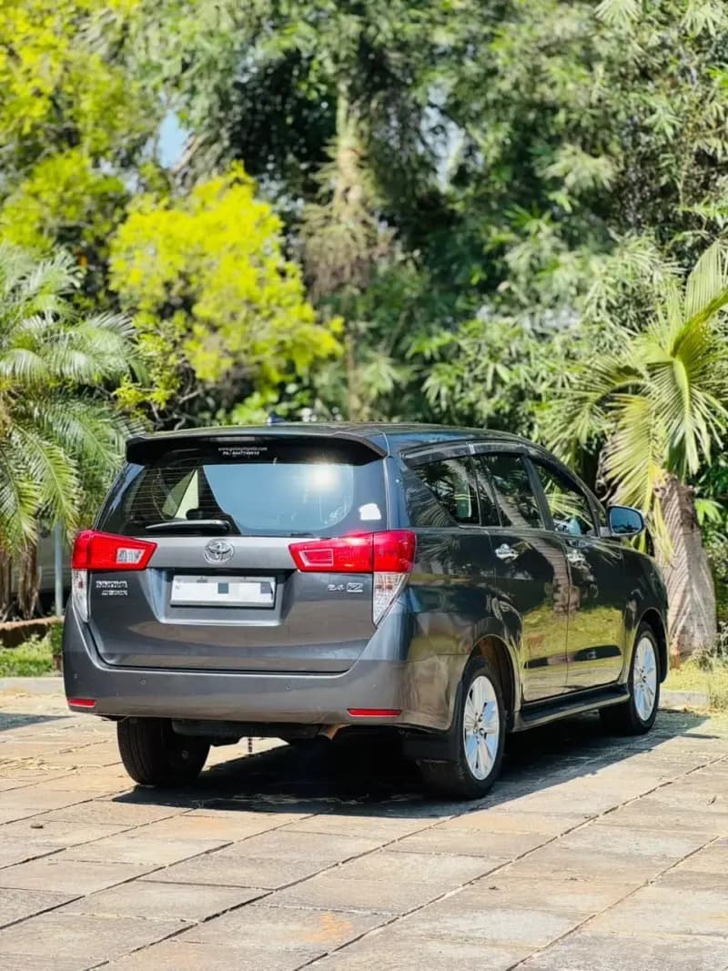 2020 Toyota Innova Crysta 2.4 Z in grey — photo 4 of 6