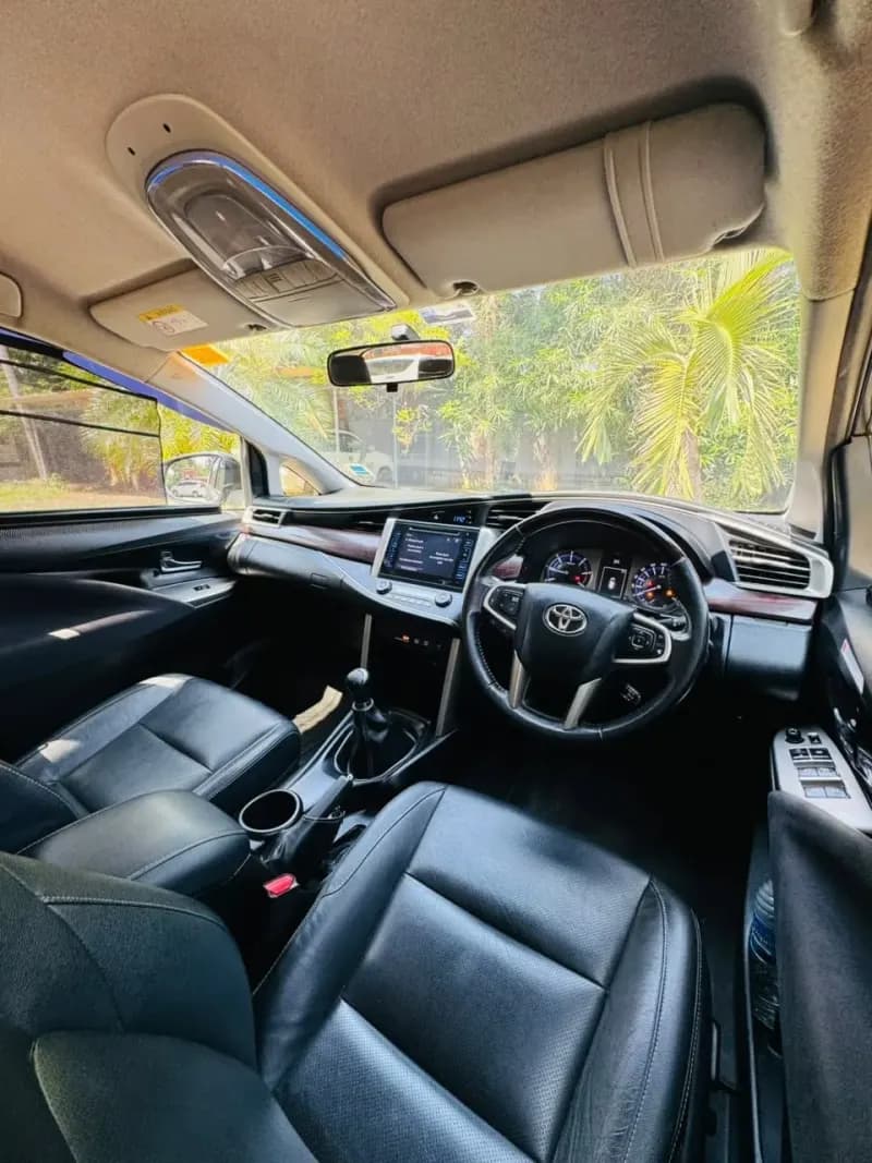 2020 Toyota Innova Crysta 2.4 Z in grey — photo 5 of 6