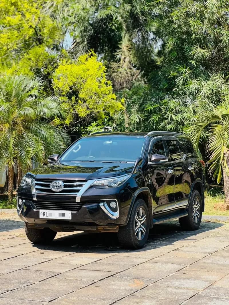 2016 Toyota Fortuner 4x2 MT in black for sale in Iritty, Kannur