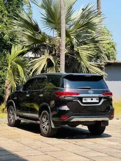 2016 Toyota Fortuner 4x2 MT in black — photo 3 of 6