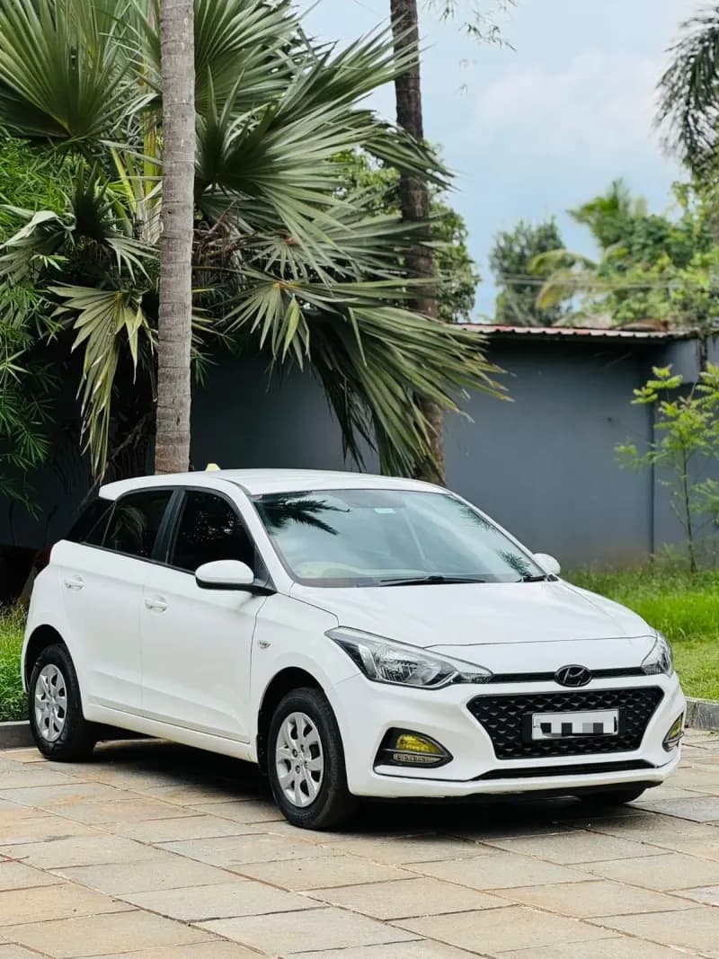 2019 Hyundai i20 Magna in white for sale in Iritty, Kannur