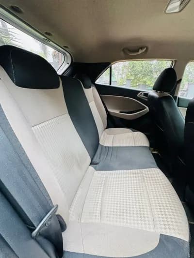 2019 Hyundai i20 Magna in white — photo 6 of 6