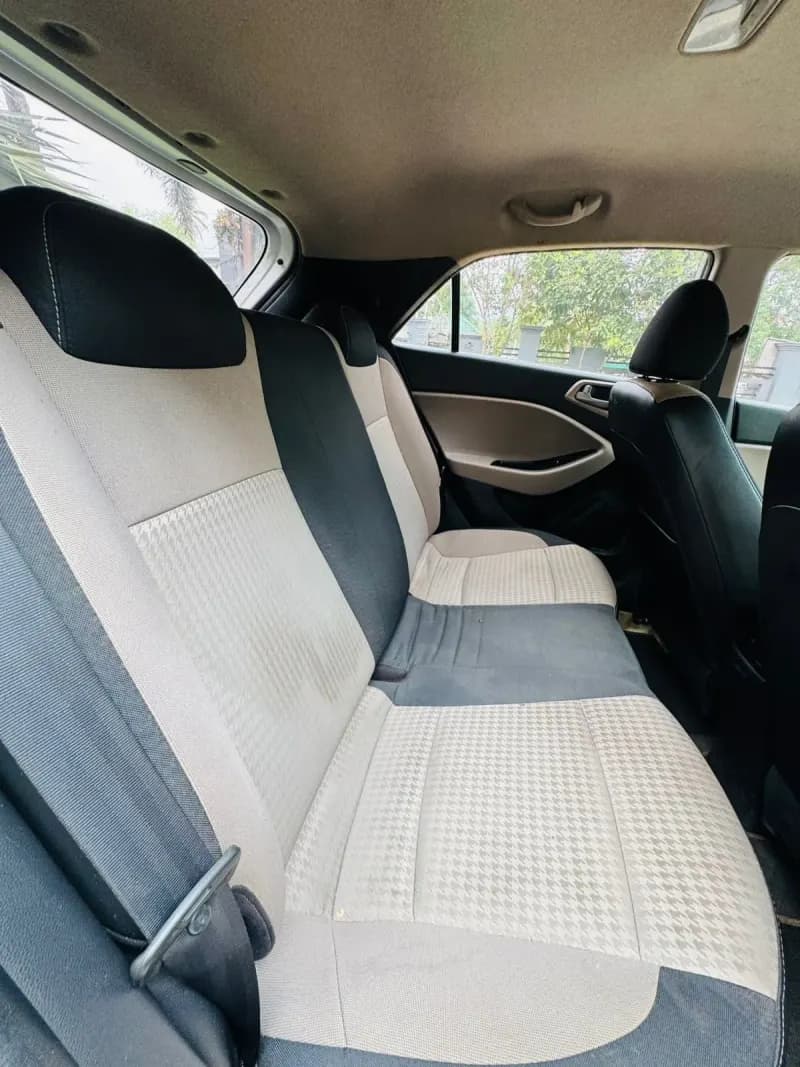 2019 Hyundai i20 Magna in white — photo 6 of 6