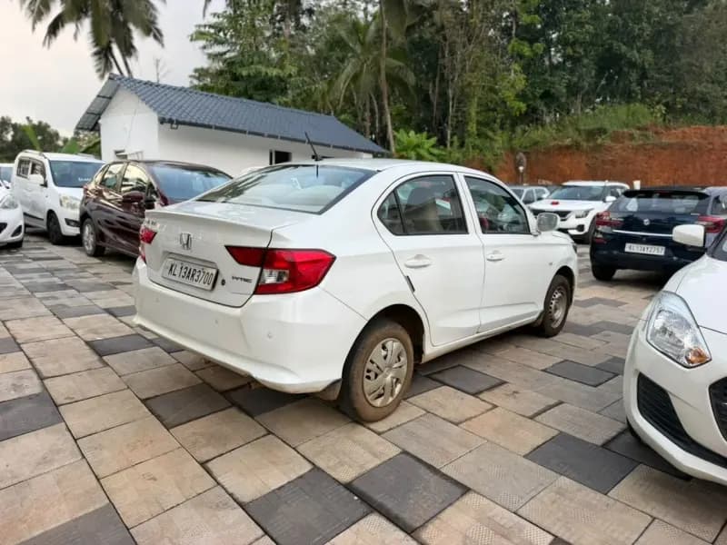 2020 Honda Amaze E in white — photo 5 of 10