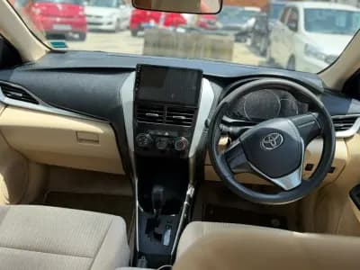 2021 Toyota Yaris J in white — photo 6 of 10