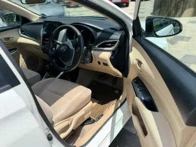 2021 Toyota Yaris J in white — photo 8 of 10