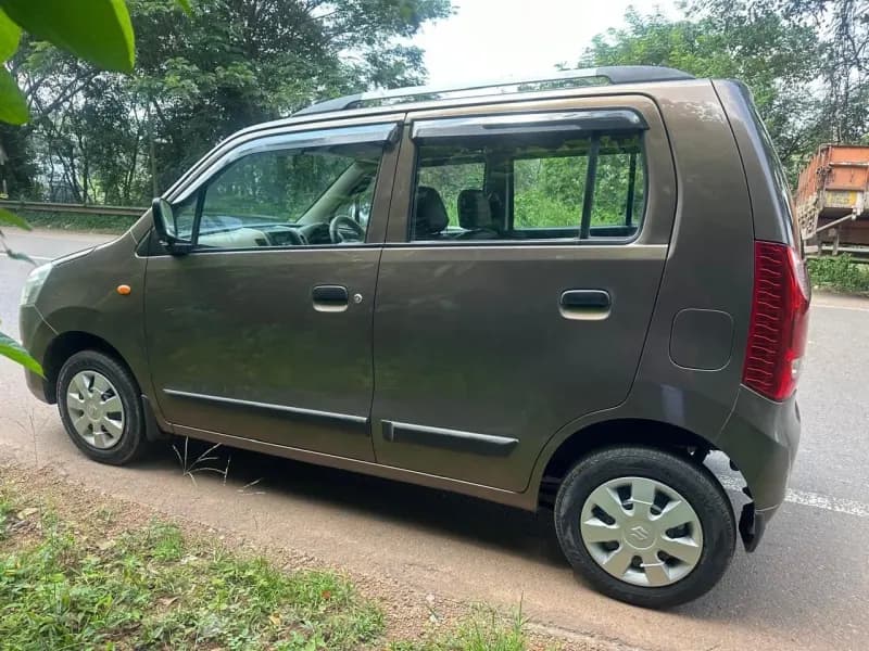 2014 Maruti Suzuki Wagon R LXi Pro Limited Edition in brown — photo 3 of 6