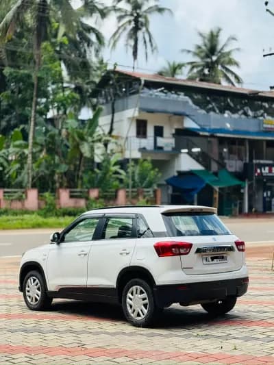 2019 Maruti Suzuki Brezza VDi AMT diesel in white, rear three-quarter view – RR Motors, Iritty, Kannur