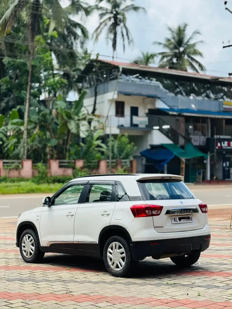 2019 Maruti Suzuki Brezza VDi AMT diesel in white, rear three-quarter view – RR Motors, Iritty, Kannur