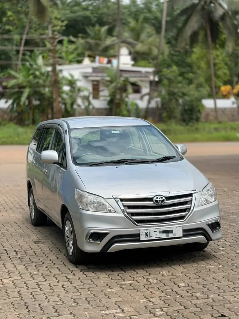 Used 2010 Toyota Innova G4 diesel in silver, front three-quarter view, for sale at RR Motors, Iritty, Kannur