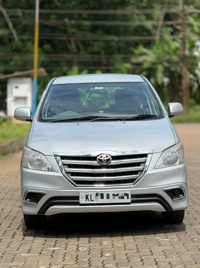 2010 Toyota Innova G4 diesel in silver, front view – RR Motors, Iritty, Kannur