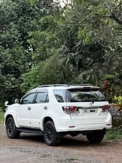 2015 Toyota Fortuner 4X2 Manual in pearl white — photo 2 of 6