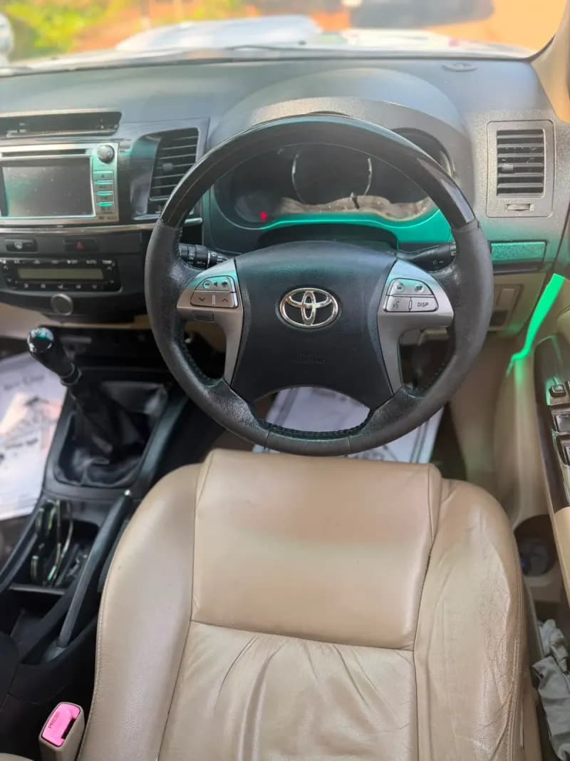 2015 Toyota Fortuner 4X2 Manual in pearl white — photo 4 of 6