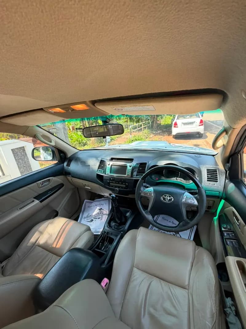 2015 Toyota Fortuner 4X2 Manual in pearl white — photo 5 of 6