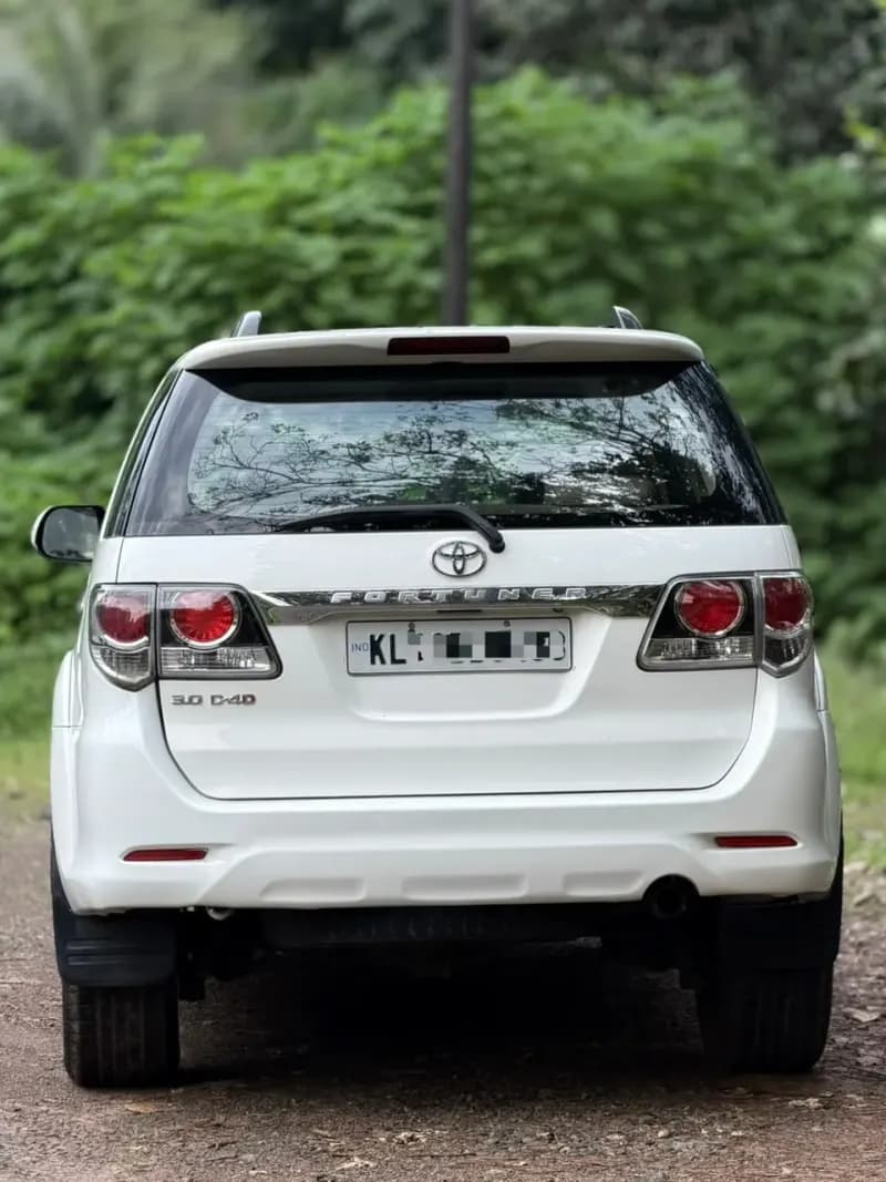 2015 Toyota Fortuner 4X2 Manual in pearl white — photo 6 of 6