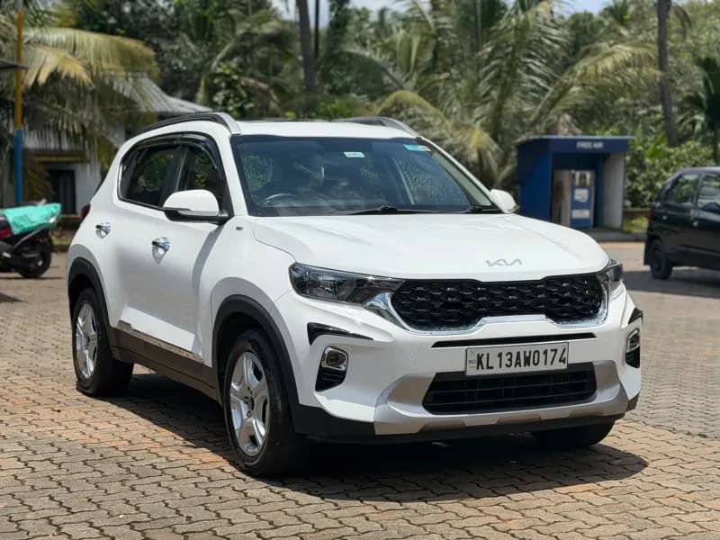 2023 Kia Sonet Htk plus in white — photo 2 of 10