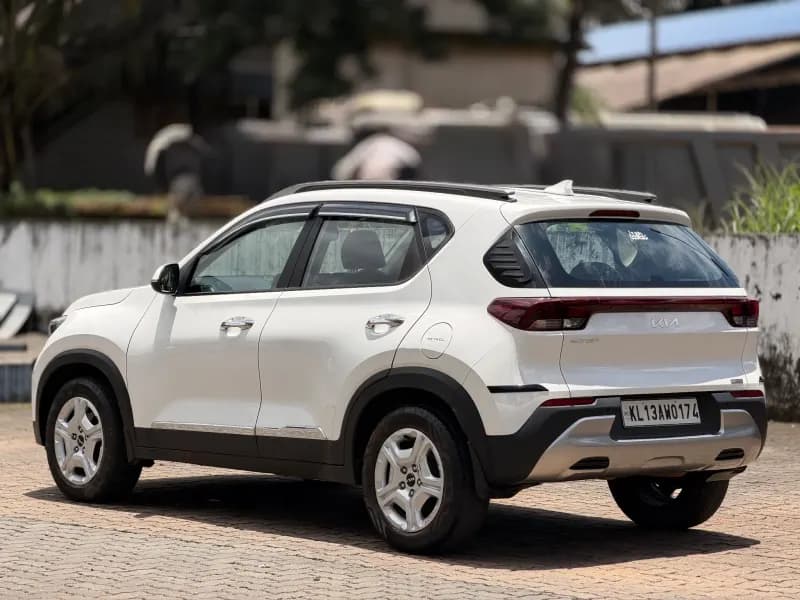 2023 Kia Sonet Htk plus in white — photo 4 of 10