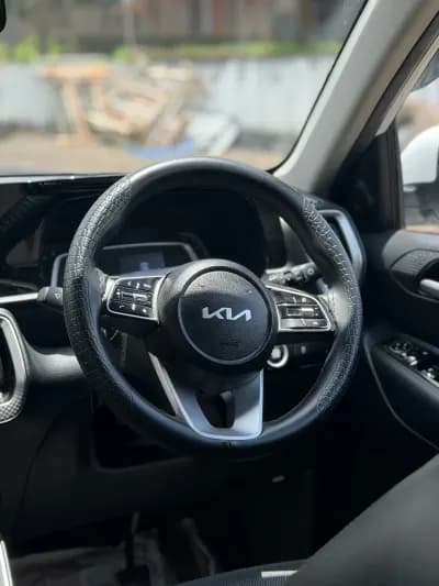 2023 Kia Sonet Htk plus in white — photo 6 of 10