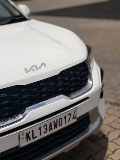 2023 Kia Sonet Htk plus in white — photo 7 of 10