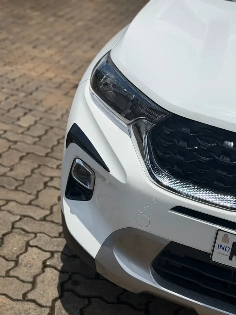 2023 Kia Sonet Htk plus in white — photo 8 of 10