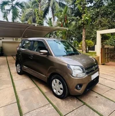 Used 2019 Maruti Suzuki Wagon R ZXi petrol in brown, front three-quarter view, for sale at Car City, Mattanur, Kannur