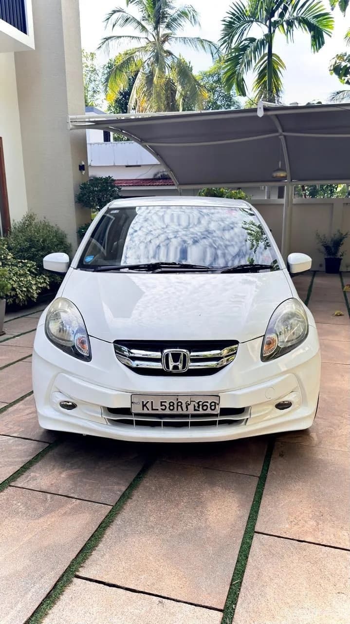 2015 Honda Amaze 1.5 E diesel in white, front view – Car City, Mattanur, Kannur