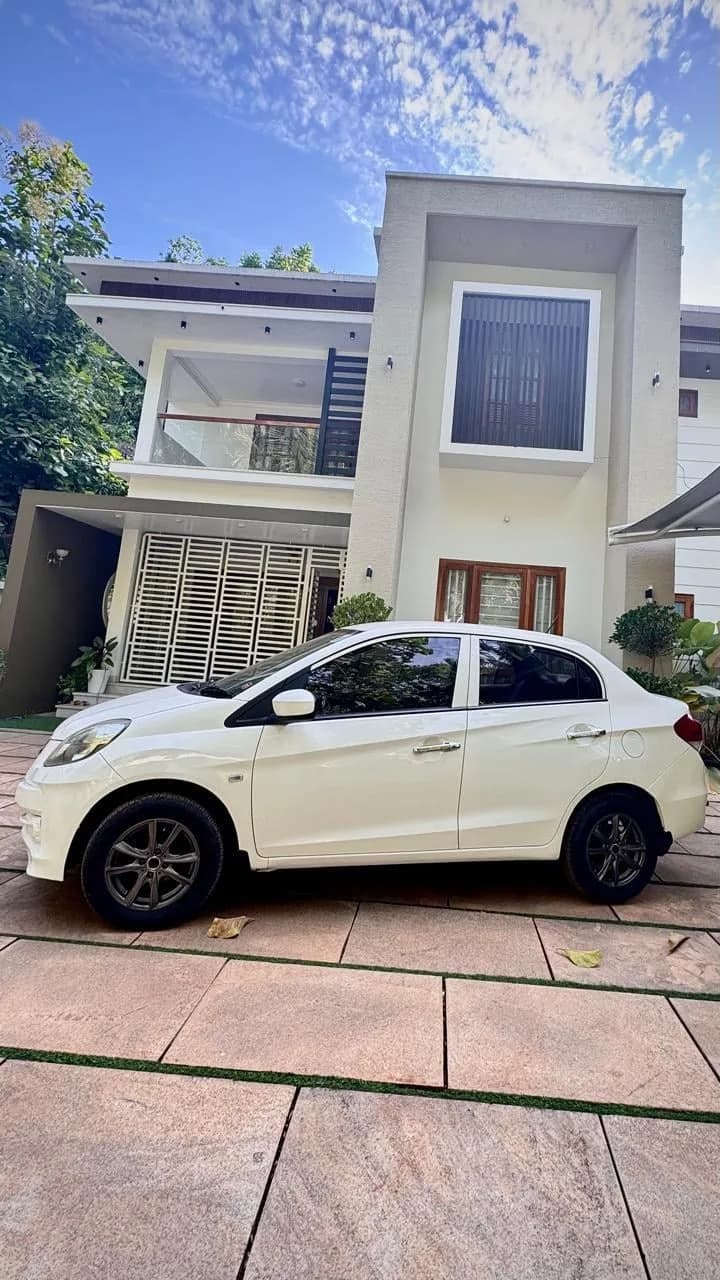 2015 Honda Amaze 1.5 E diesel in white, side view – Car City, Mattanur, Kannur