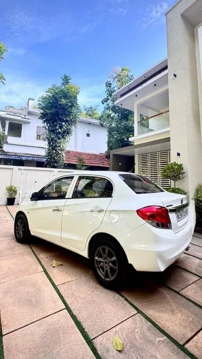 2015 Honda Amaze 1.5 E diesel in white, rear three-quarter view – Car City, Mattanur, Kannur