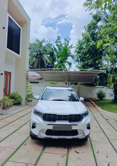 2022 Kia Sonet HTX diesel in white, front view – Car City, Mattanur, Kannur
