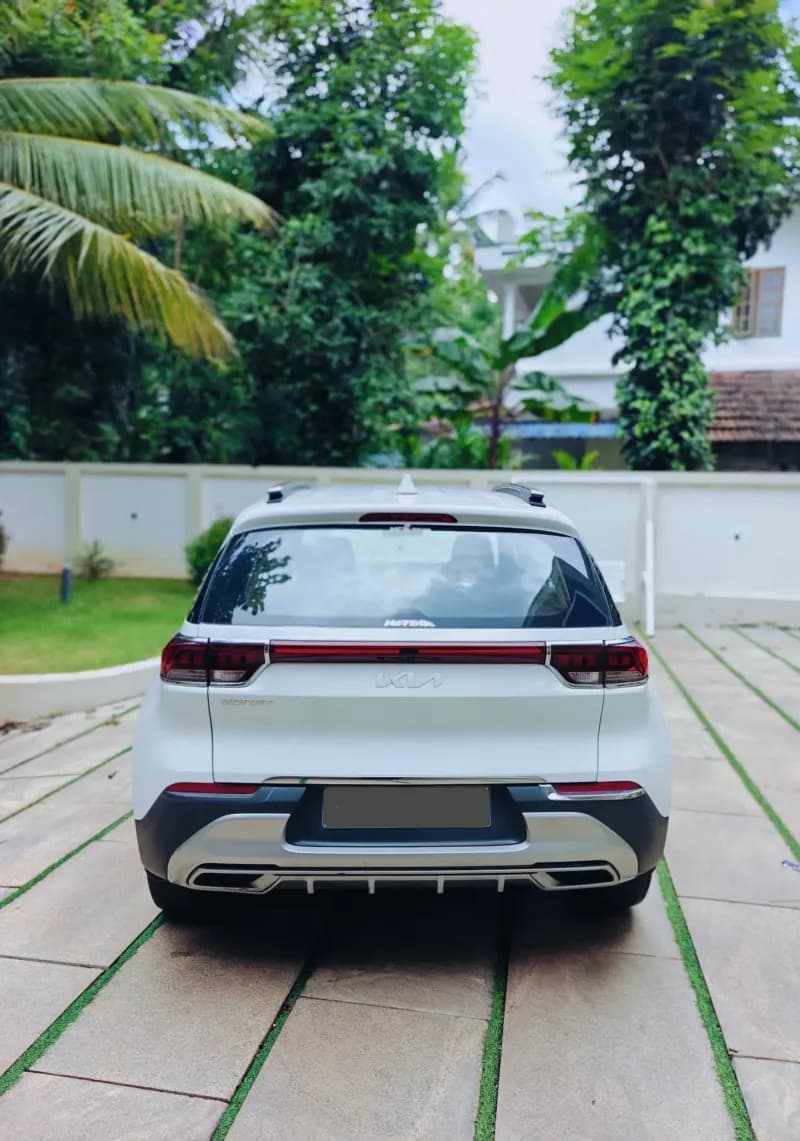 2022 Kia Sonet HTX diesel in white, rear view – Car City, Mattanur, Kannur