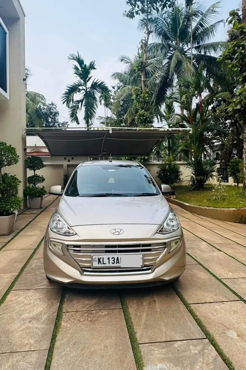 2019 Hyundai Santro Magna AMT petrol in gold, front view – Car City, Mattanur, Kannur